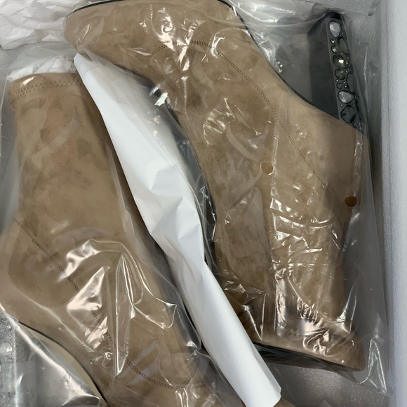 Jimmy Choo Bootie - GORGEOUS! Stretch Maine 100 NWT - Picture 4 of 6